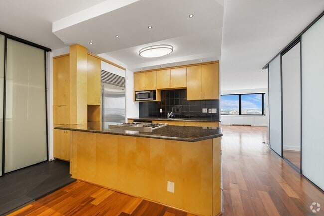 Building Photo - 65 E India Row Unit 18C Rental