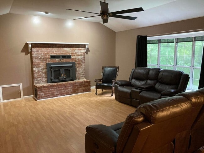 Photo - 303 Ouita Cir