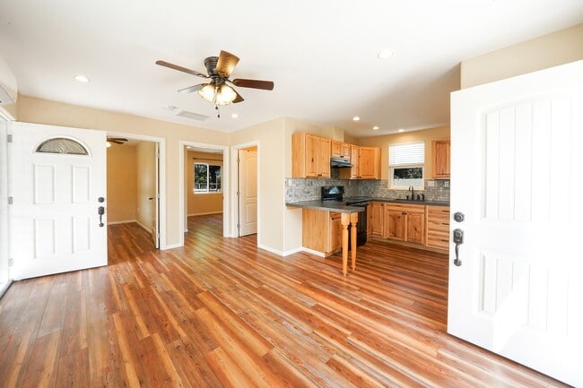 Photo - 1175 Campbell Way House