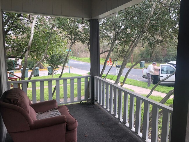 Building Photo - Two bedroom Apartment close to SHSU