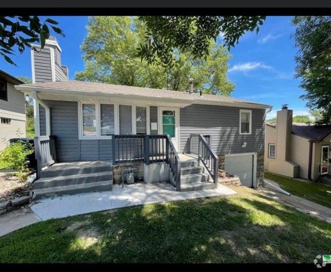 Building Photo - 3012 S Cornelia St Rental