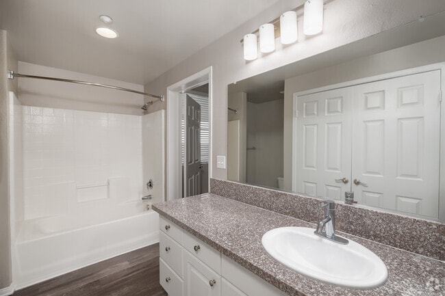 2BR, 2BA - 1,088SF - Second Bathroom