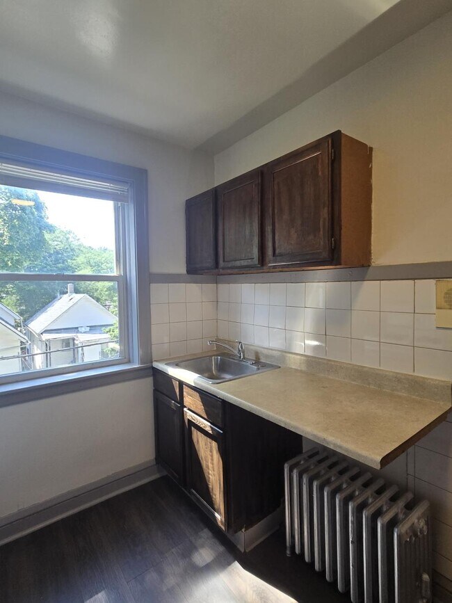836 N Massasoit Ave Unit 2B
