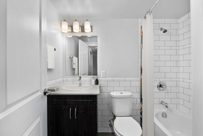 Photo - 4222 Bathurst Street Apartments