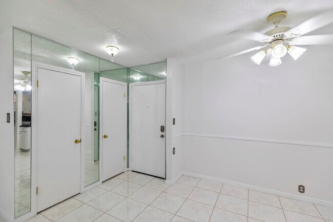 Photo - 2601 Bellefontaine Unit C104