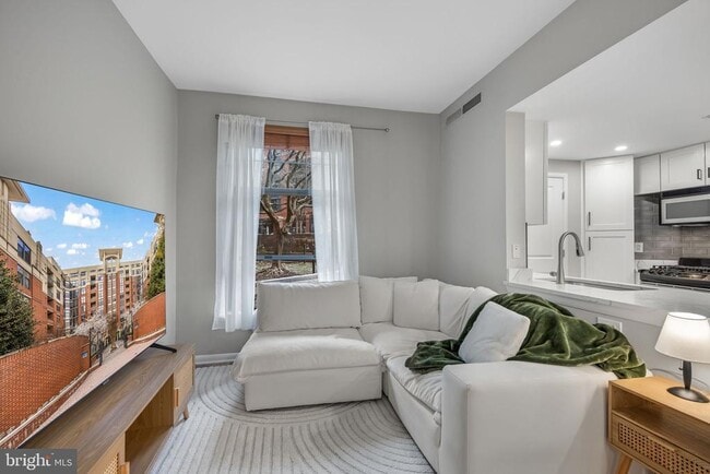 Photo - 1021 N Garfield St Unit B35