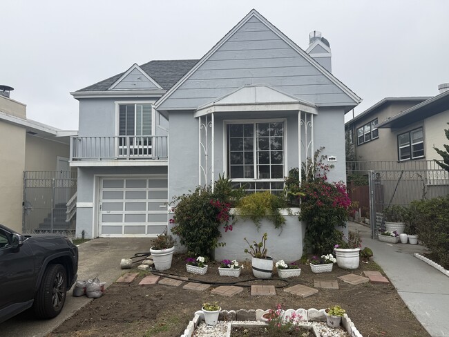 Photo - 282 N Mayfair Ave