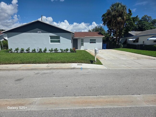 Building Photo - 1240 W 26th St Rental