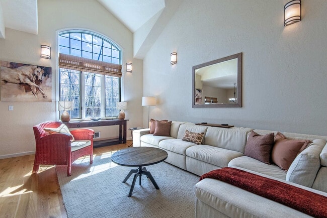 Building Photo - 129 Cobble Creek Ln Unit SI ID1520906P