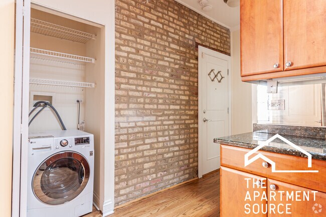 Building Photo - 626 W Roscoe St Unit 3B Rental