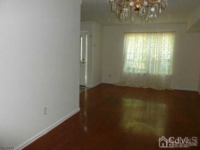 Photo - 408 Hawkshead Way