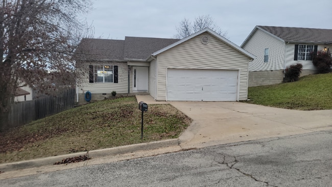 Building Photo - 111 Stonington St