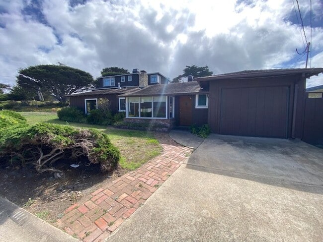 Photo - Beach Tract Cottage!