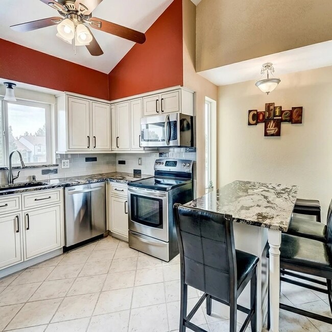 504 S Laredo Cir