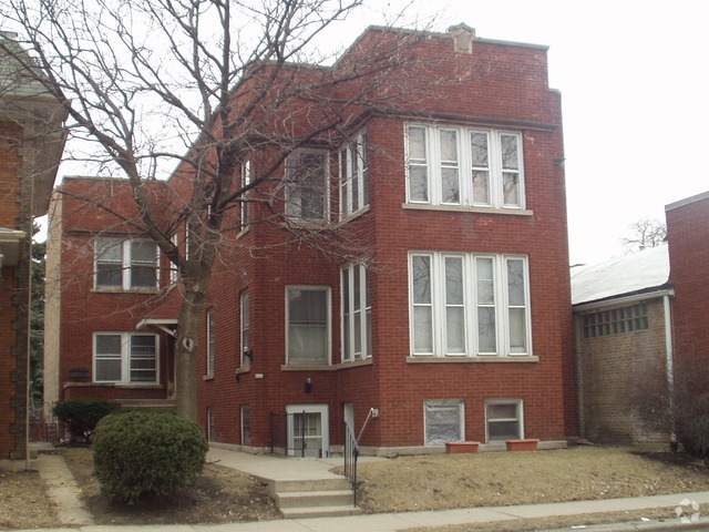 Building Photo - 443 Des Plaines Ave Unit 1F Rental