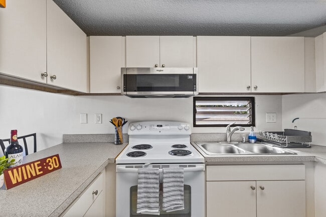 Building Photo - 909 Coolidge St