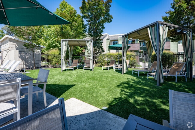 Pool Cabanas - Crossbrook Apartments