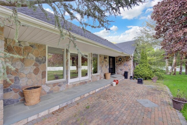 Photo - 1719 Cedar Swamp Rd