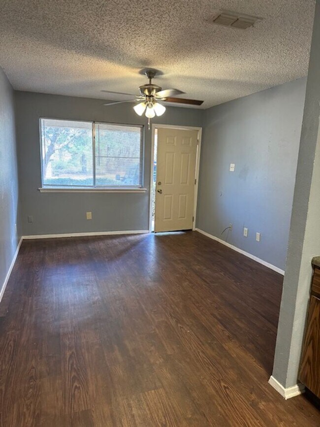 Photo - 406 Kearley Dr Unit b