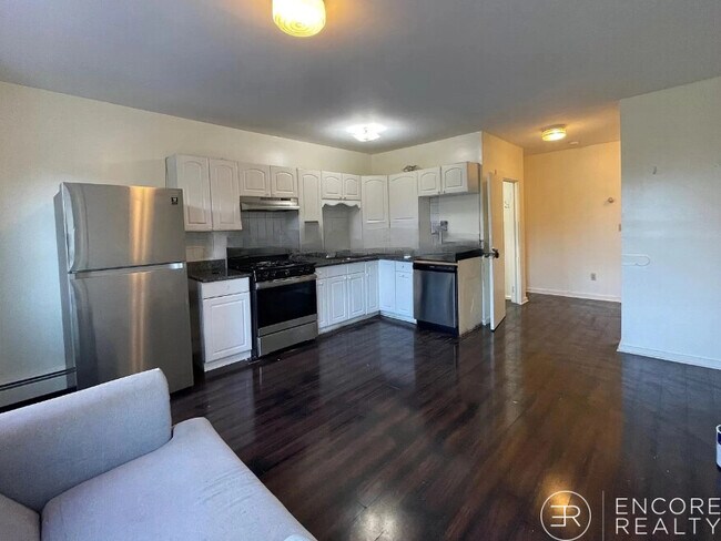 Building Photo - 1576 Tremont St Unit 2