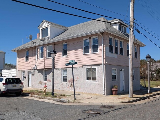 Building Photo - 420 N Massachusetts Ave Rental
