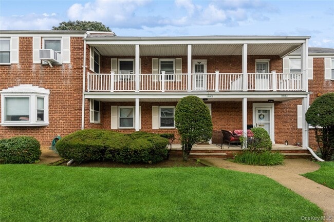 Building Photo - 260-40-260-74 74th Ave Unit 2nd Fl