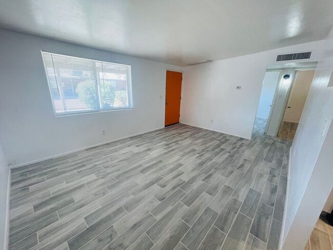 Photo - ***MOVE-IN SPECIAL*** Fully Remodeled 2 Be...