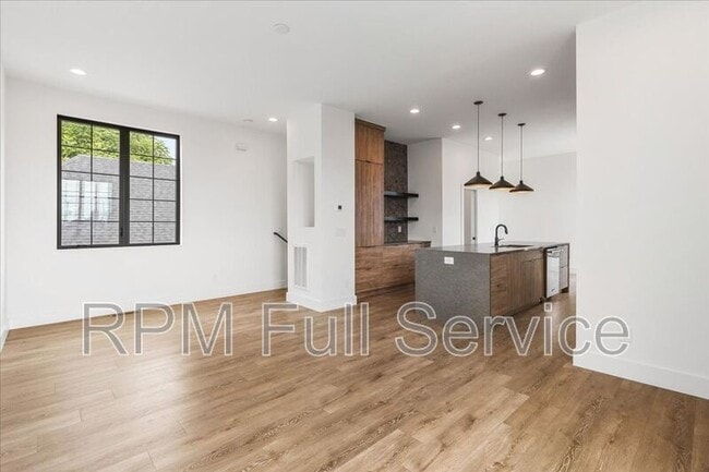 Photo - 827 Ramsey St Unit #B
