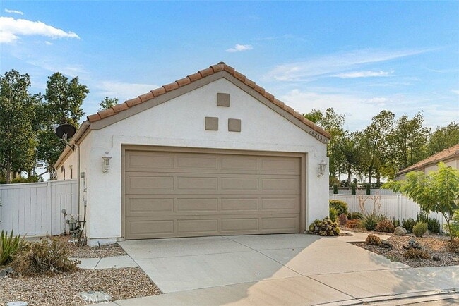 Building Photo - "Charming 2-Bed, 2-Bath Retreat in Menifee's Heart – Cozy Living Awaits!"