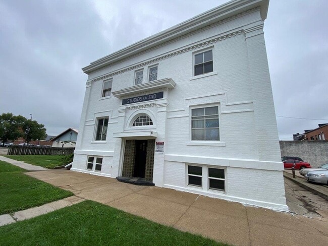 Exterior - Studios on 3rd Apartments