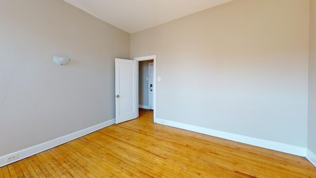 Photo - 260 ½ Dalhousie