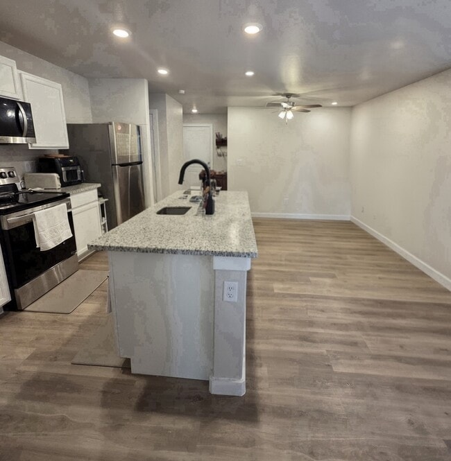 Photo - 322 Graze St