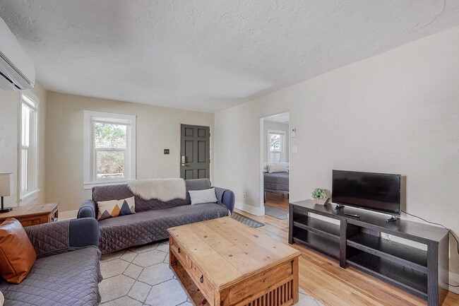 Photo - 2124 Eton Ave SE