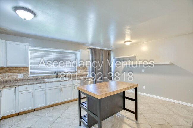 Photo - 4104 W 4865 S