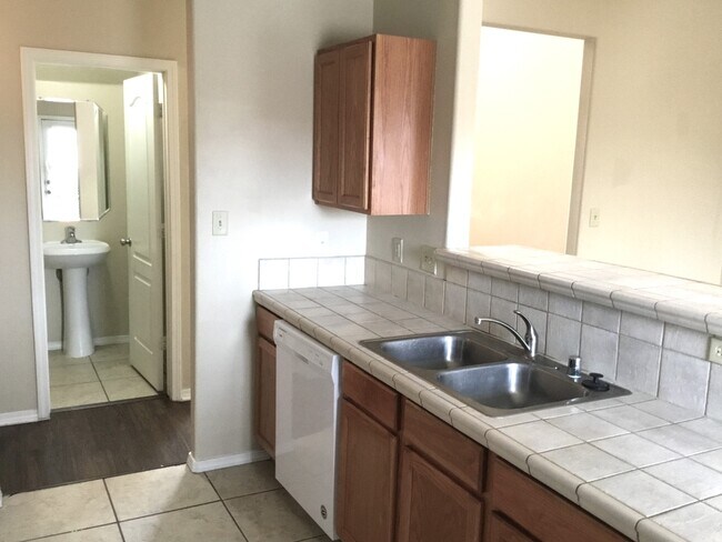 Photo - 3309 Zia St NE