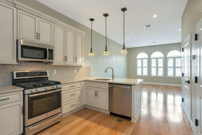 Photo - 10 Wall St Unit 3B