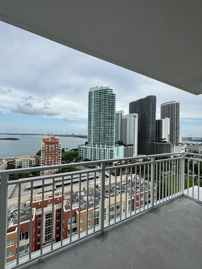 Building Photo - 154 NE 23rd St Unit A2