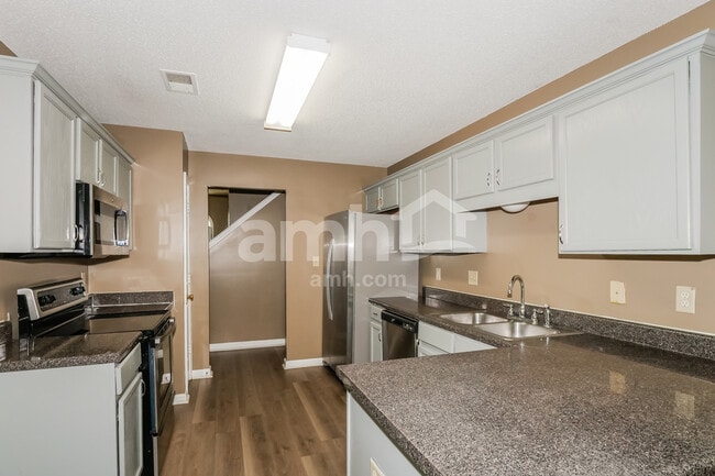 Photo - 1377 Marhill Cove