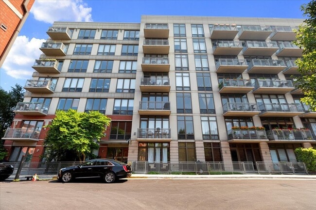 Building Photo - 1000 N Kingsbury St Rental