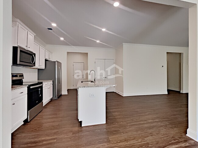 Photo - 581 Woodall Rd