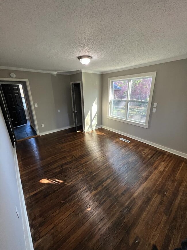 Photo - 808 Josephine St