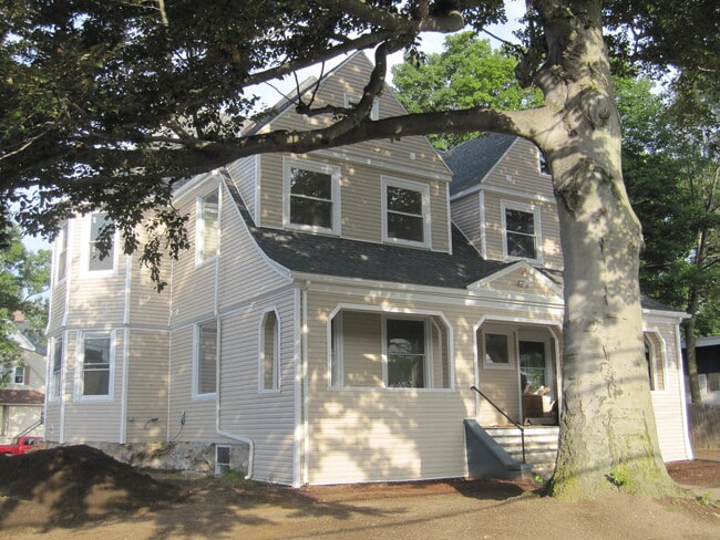 Building Photo - 198 Union Ave Unit 5