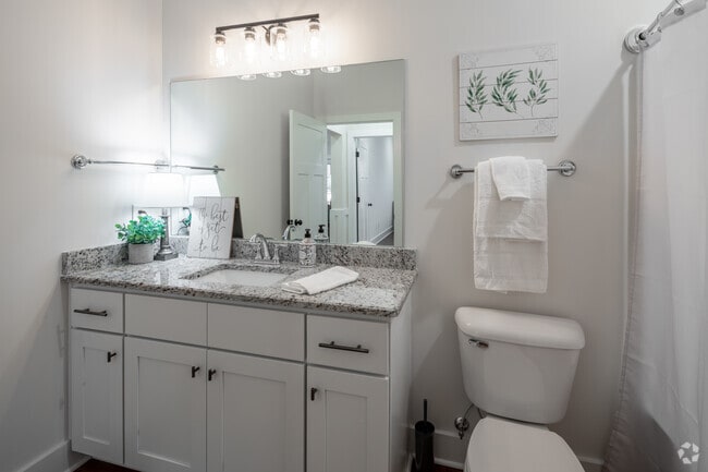 2BR, 2BA - Harper - 1,265SF - Bathroom