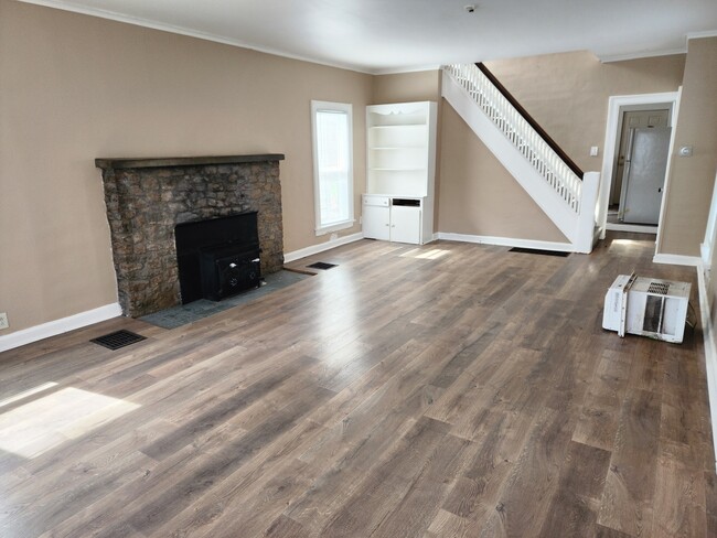 Photo - 281 S Powell Ave