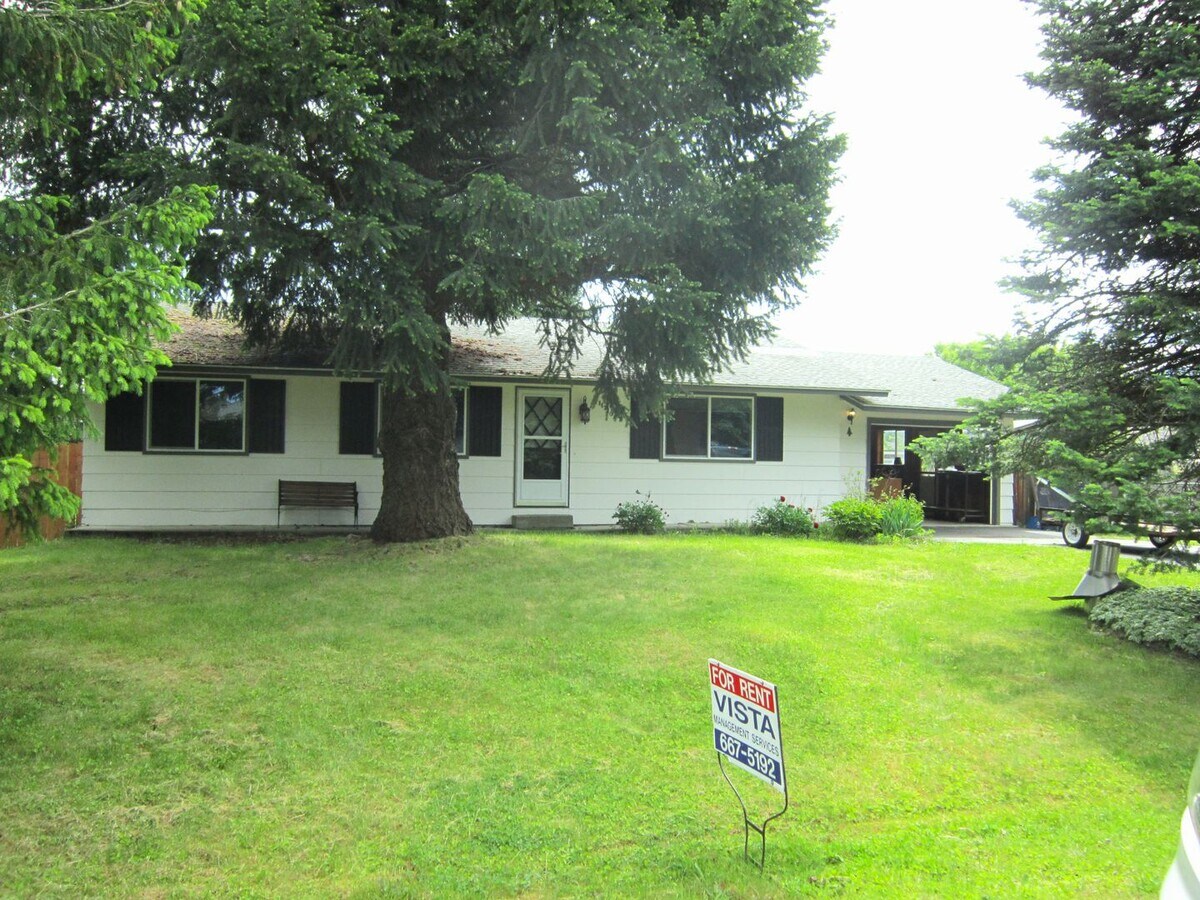 4-Bed, 2.5-Bath Single Family Home in Hayden - 4-Bed, 2.5-Bath Single Family Home in Hayden