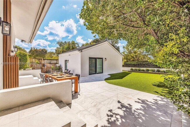 Photo - 320 NE 88th St