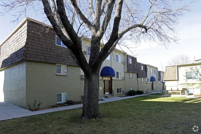 Exterior - Courtyard Apartments