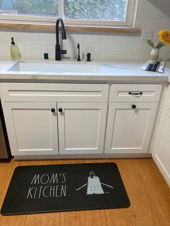 Photo - 94 Oakleaf Ave