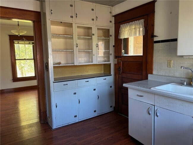 Photo - 15 Maple Ave