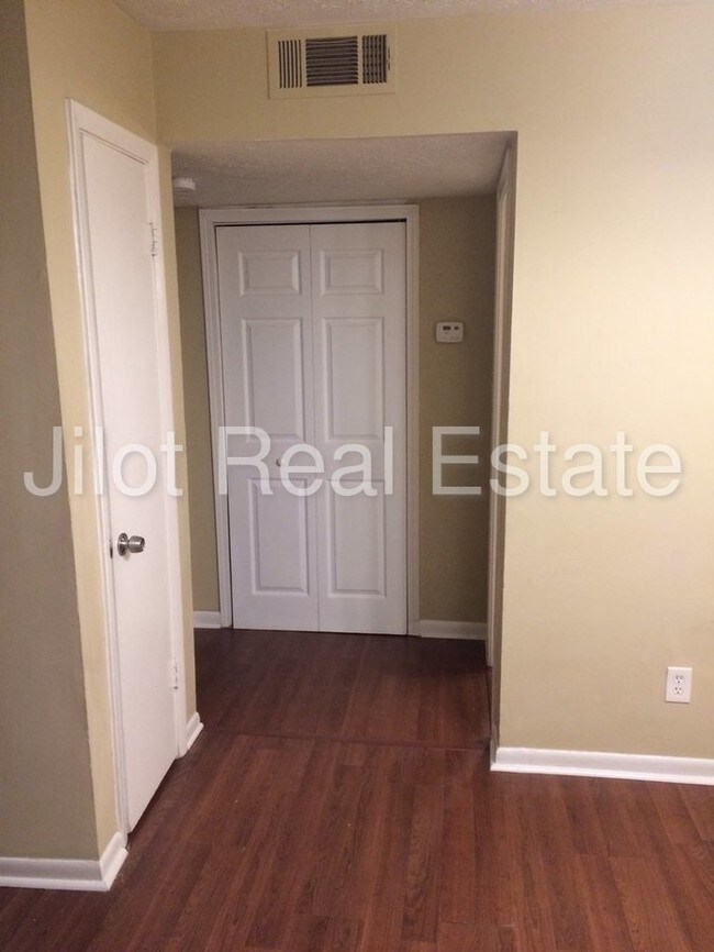 Photo - Golden Apartments in Decatur Unit C4